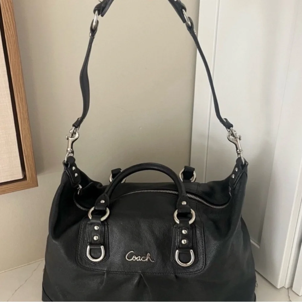 Coach , Black Women's leather Bag with handle and sholder strap - Picture 5 of 12